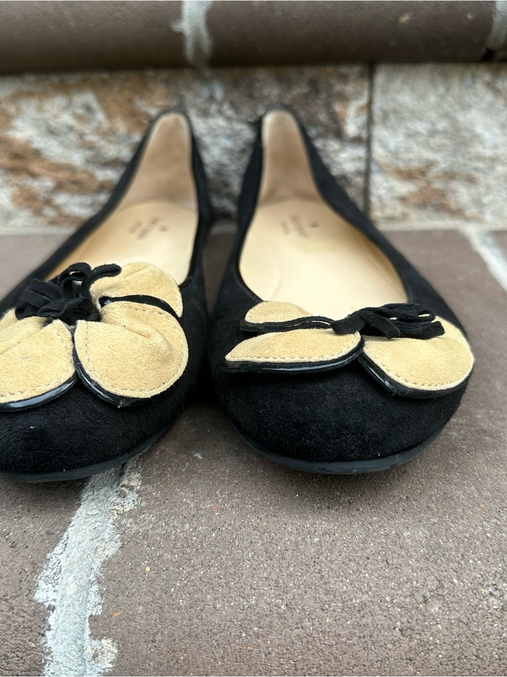 Kate Spade Black Suede Tan Floral Appliqué Slip On Ballet Flats Size 9.5 - Picture 2 of 8